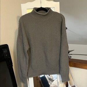 •FASHION BRAND COMPANY• sweater